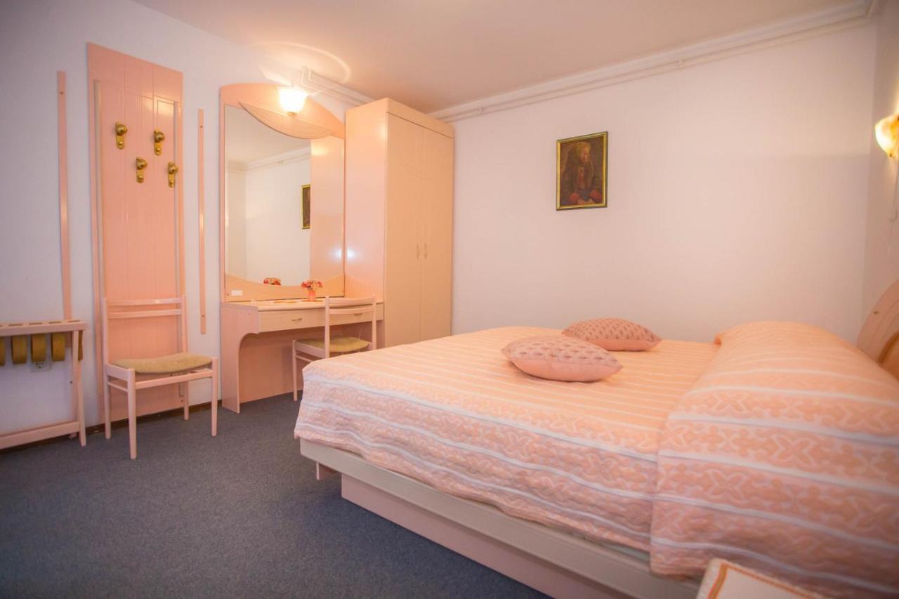 Apartment Complex Nevia Пореч Екстериор снимка