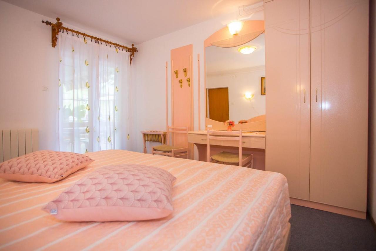 Apartment Complex Nevia Пореч Екстериор снимка